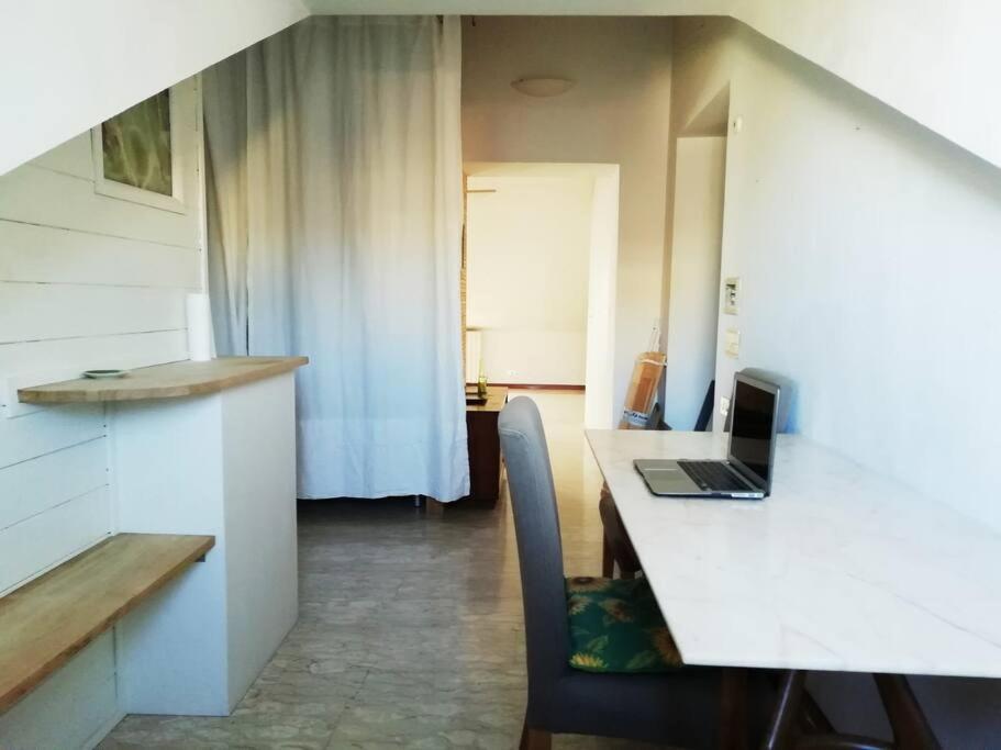 トリノLa Casa Di Marta - Ampia Ed Accogliente Mansarda In Piazza Statutoアパートメント エクステリア 写真