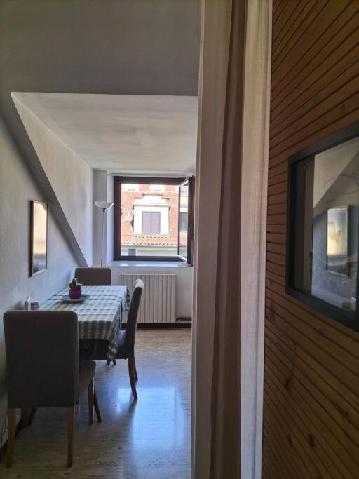 トリノLa Casa Di Marta - Ampia Ed Accogliente Mansarda In Piazza Statutoアパートメント エクステリア 写真