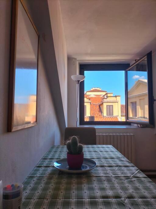 トリノLa Casa Di Marta - Ampia Ed Accogliente Mansarda In Piazza Statutoアパートメント エクステリア 写真
