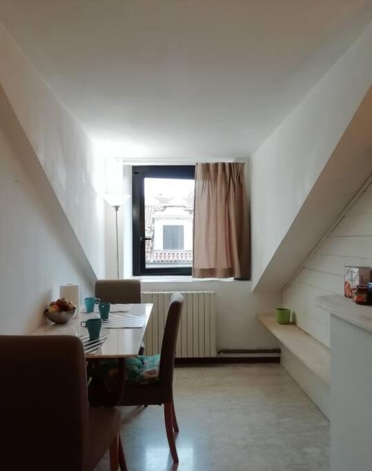 トリノLa Casa Di Marta - Ampia Ed Accogliente Mansarda In Piazza Statutoアパートメント エクステリア 写真